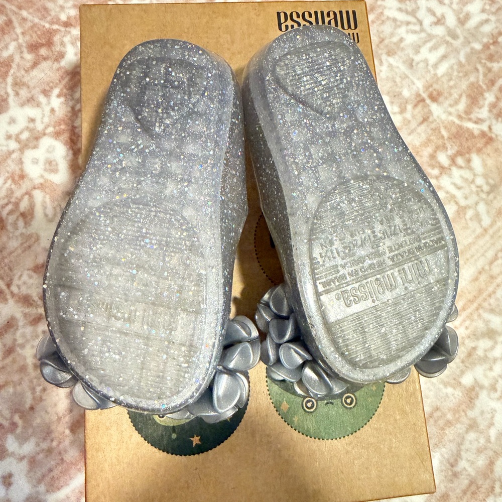 Melissa Kids Silver Glitter Floral Mary Jane Sandals - Picture 4 of 6